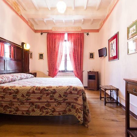Palazzina Cesira Bed & Breakfast Монталчино Екстериор снимка