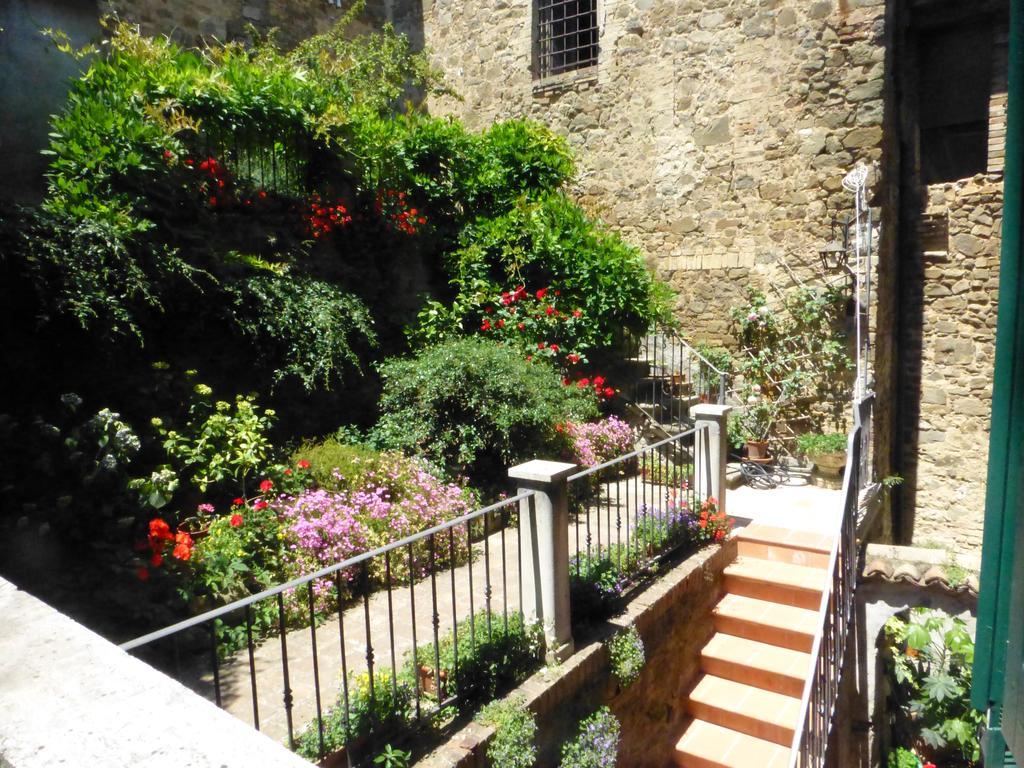 Palazzina Cesira Bed & Breakfast Монталчино Екстериор снимка