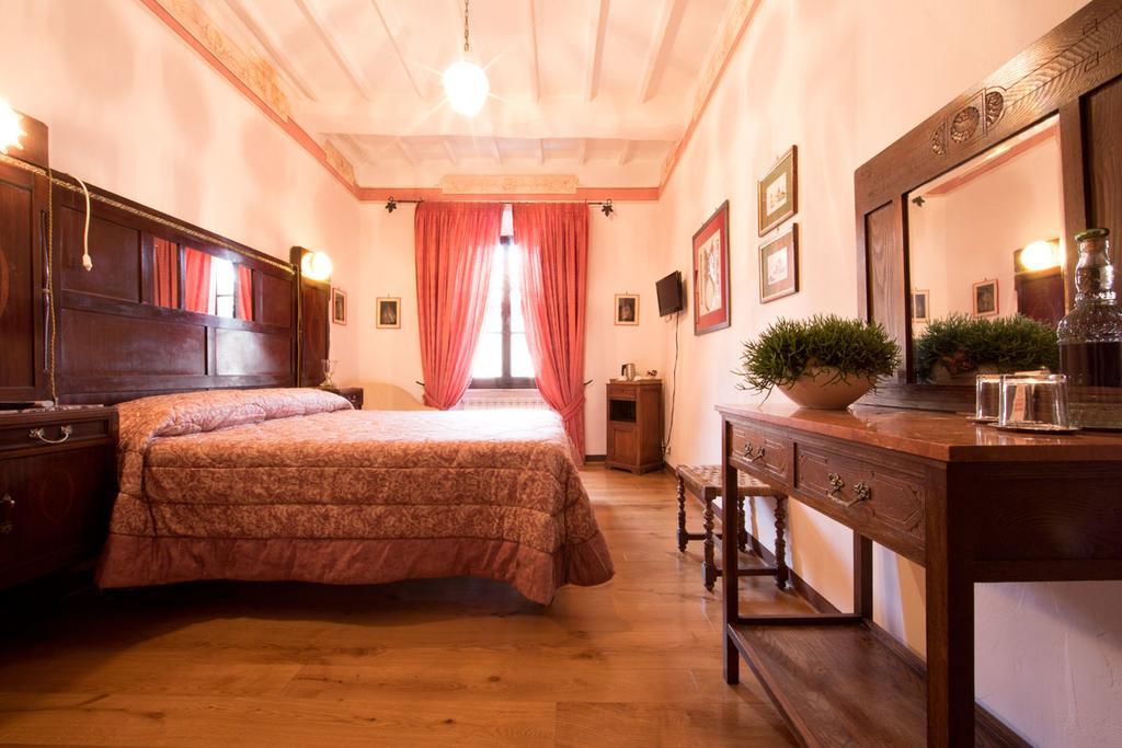 Palazzina Cesira Bed & Breakfast Монталчино Екстериор снимка